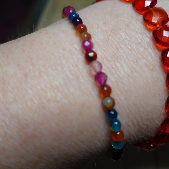 (NWT) Multi Color Fire Agate Faceted Beaded Bracelet (Fits Sm to Lg Wrist) - Picture 6 of 9